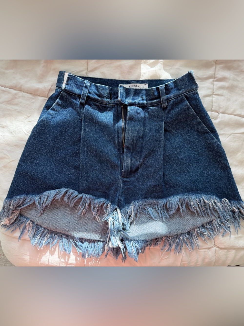 Denim Frayed Hem High-Waist Jean Shorts - Blue